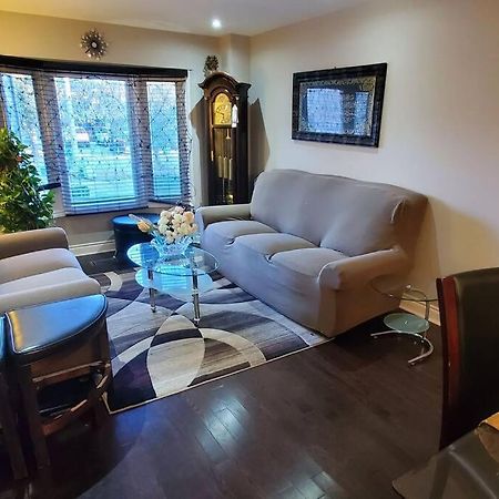 Beautiful House In Mississauga Appartement Buitenkant foto