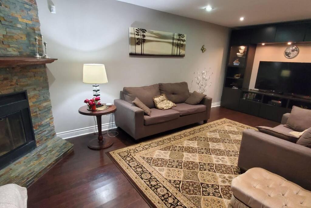 Beautiful House In Mississauga Appartement Buitenkant foto